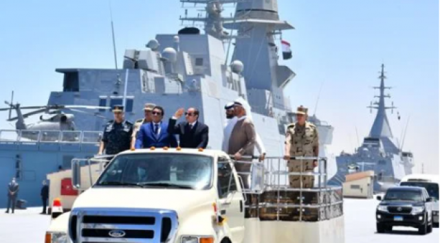 السيسي والقادة العرب أثناء افتتاح قاعدة ٣ يوليو البحرية