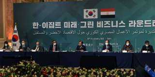 اجتماع المائدة المستديرة لمؤتمر الأعمال المصري الكوري حول الاقتصاد الأخضر يبحث التعاون فى مجال السيارات