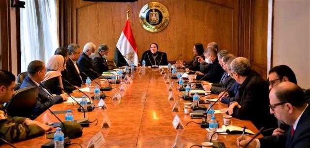 وزيرة التجارة والصناعة تترأس الاجتماع الأول للجنة دعم صناعة السجاد المصري
