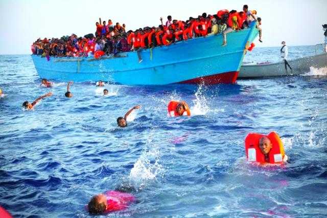 تونس تنقذ 56 مهاجرًا غير شرعى من جنسيات إفريقية