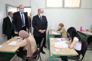 محافظ القاهرة يتفقد امتحانات نهاية العام للشهادة الإعدادية