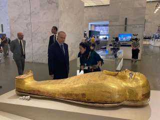وزير خارجية قبرص يزور المتحف القومى للحضارة المصرية